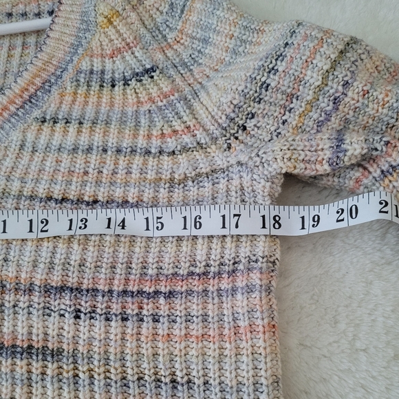 Signature Reitmans V neck Sweater size medium - Picture 4 of 9